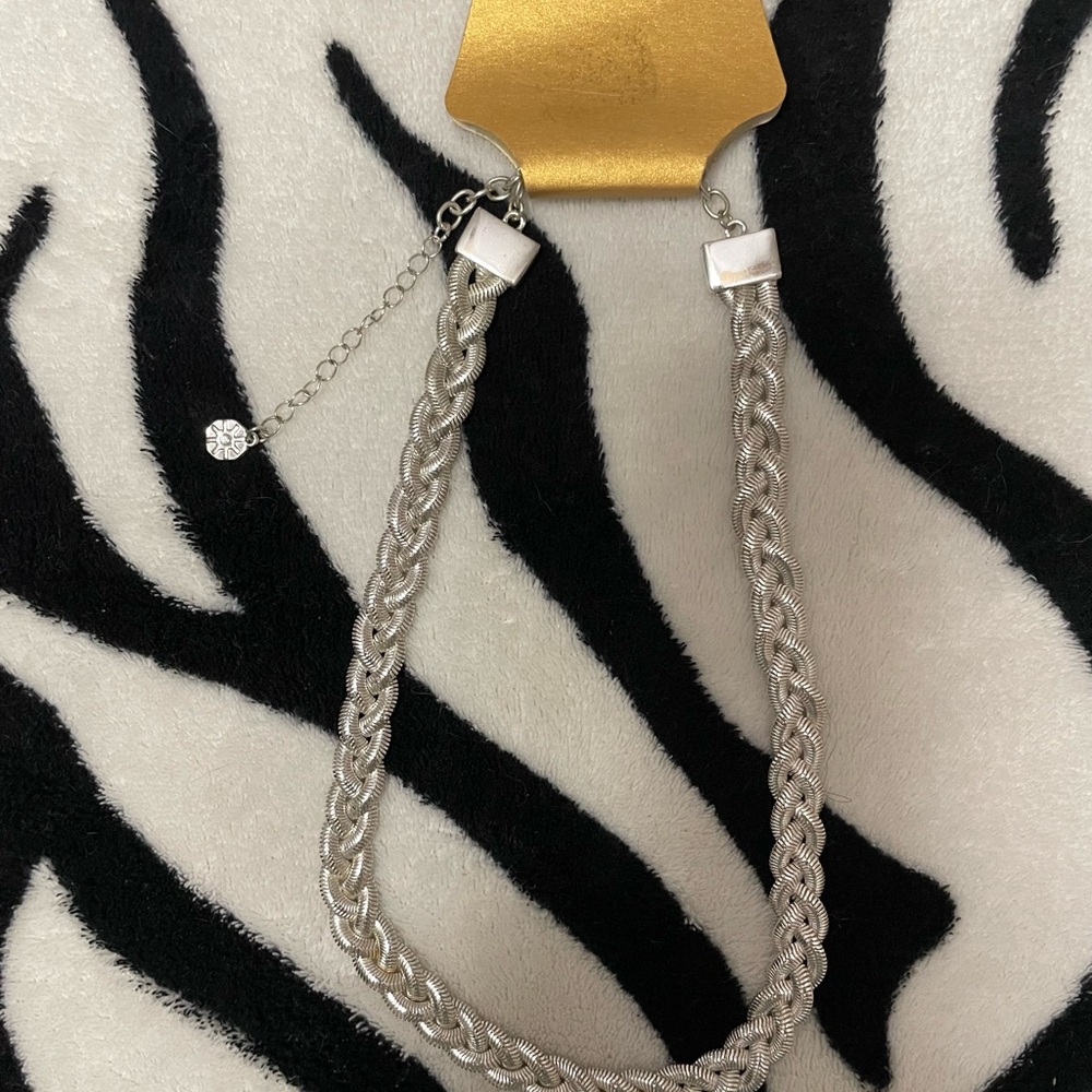 Monet. Silver-colored interlaced necklace.
